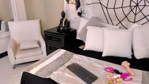 OliiviaGarciaa online show from October 12, 2025, 8:30 pm