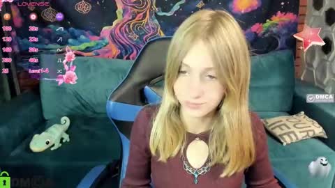 Snapshot of olisa_fox chatting on September 17, 2025, 7:37 pm Olisa fox online show from September 17, 2025, 7:37 pm