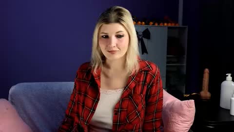 OliSunny Olivia online show from November 2, 2025, 8:11 pm