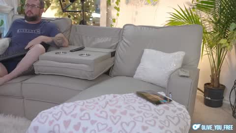 Snapshot of olive_you_ chatting on February 20, 2025, 12:08 am Olive online show from February 20, 2025, 12:08 am