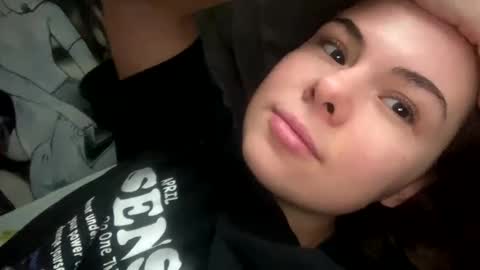 Snapshot of olivepeach chatting on December 6, 2024, 9:32 am Oil online show from December 6, 2024, 9:32 am