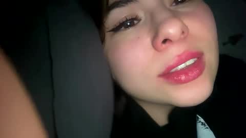 Snapshot of olivepeach chatting on December 9, 2024, 12:23 am Oil online show from December 9, 2024, 12:23 am