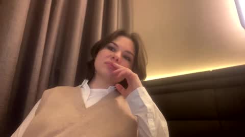 Snapshot of olivepeach chatting on February 9, 2025, 5:01 pm Oil online show from February 9, 2025, 5:01 pm