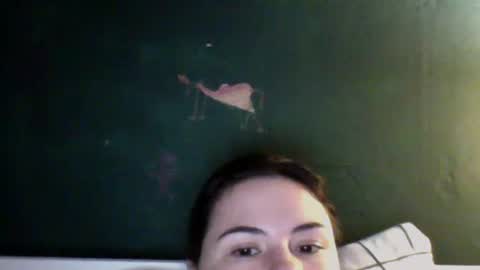 Snapshot of olivepeach chatting on October 26, 2025, 3:40 pm Oil online show from October 26, 2025, 3:40 pm