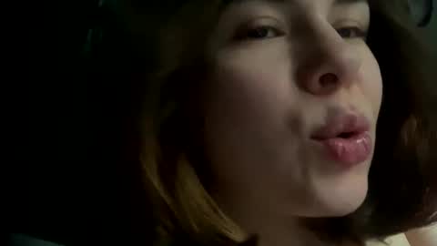 Snapshot of olivepeach chatting on November 3, 2025, 9:32 am Oil online show from November 3, 2025, 9:32 am