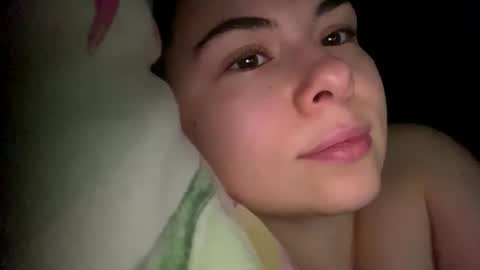 Snapshot of olivepeach chatting on November 9, 2025, 12:25 pm Oil online show from November 9, 2025, 12:25 pm