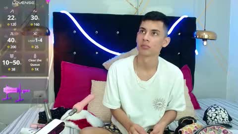 Snapshot of oliver_king_sex chatting on December 12, 2024, 5:26 pm Oliver Smith online show from December 12, 2024, 5:26 pm