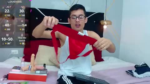 Snapshot of oliver_king_sex chatting on January 6, 2025, 4:55 pm Oliver Smith online show from January 6, 2025, 4:55 pm