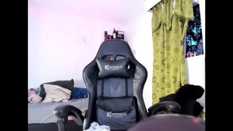 oliver_mrgn online show from October 8, 2025, 11:02 pm