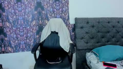 oliver_smith_2 online show from February 23, 2025, 4:24 pm