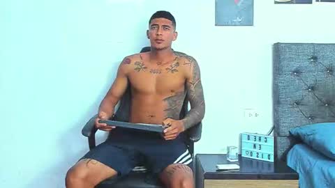 oliver_smith_2 online show from February 2, 2026, 9:57 pm