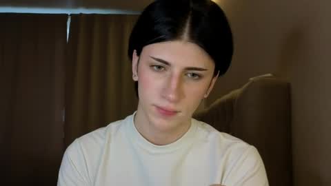 oliver online show from March 25, 2026, 1:06 pm