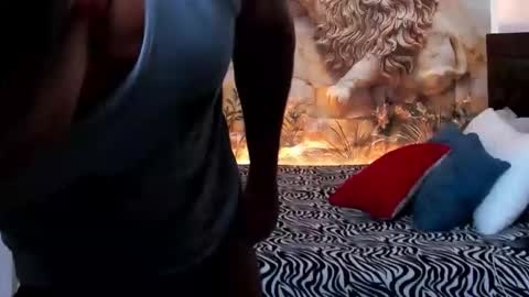 oliver_tommy online show from September 28, 2025, 1:27 pm