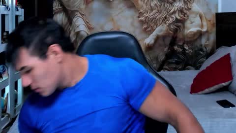 oliver_tommy online show from November 4, 2025, 1:43 pm