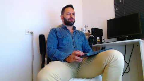 oliver online show from April 6, 2026, 1:34 pm