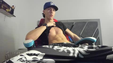 Snapshot of oliverthompson_01 chatting on February 8, 2025, 6:12 am oliverthompson_01 online show from February 8, 2025, 6:12 am