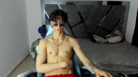 oliverthompson_01 online show from October 11, 2025, 7:51 am