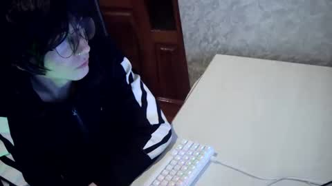 oliverrrtwink online show from March 11, 2026, 5:19 pm