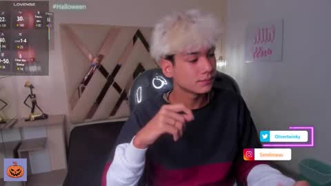 Oliver online show from October 16, 2025, 2:18 pm