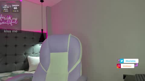 Oliver online show from November 8, 2025, 1:33 pm