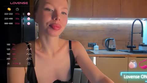 Snapshot of olivia_bells chatting on November 23, 2025, 9:25 pm Olivia 3 online show from November 23, 2025, 9:25 pm