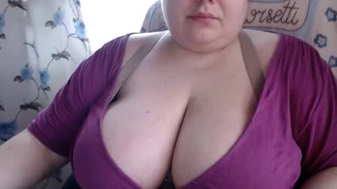 Snapshot of olivia_bud_gold chatting on December 11, 2024, 7:42 am Olivia Gold online show from December 11, 2024, 7:42 am