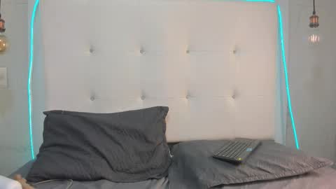  olivia  online show from December 1, 2025, 7:41 pm