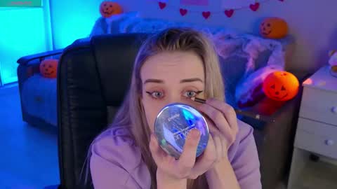 Snapshot of olivia_daze chatting on November 3, 2025, 7:37 pm olivia_daze online show from November 3, 2025, 7:37 pm