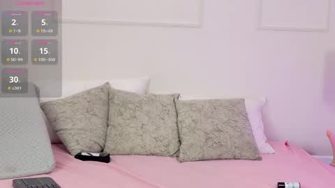 olivia_flamme online show from June 3, 2026, 2:33 pm