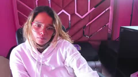  OLIVIA  online show from February 3, 2025, 4:57 am