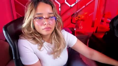  OLIVIA  online show from September 18, 2025, 3:30 am