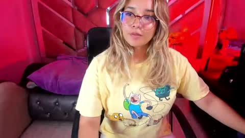  OLIVIA  online show from September 19, 2025, 2:35 am