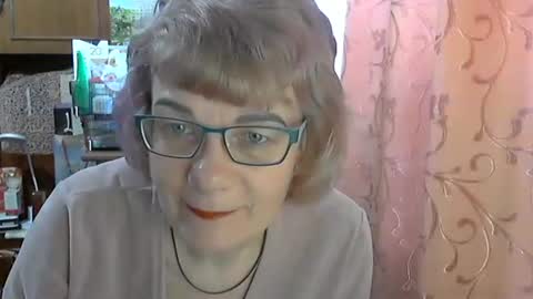 Olivia Mia online show from April 6, 2026, 6:36 am