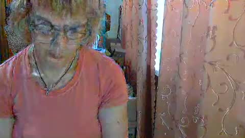 Olivia Mia online show from May 19, 2026, 5:47 am