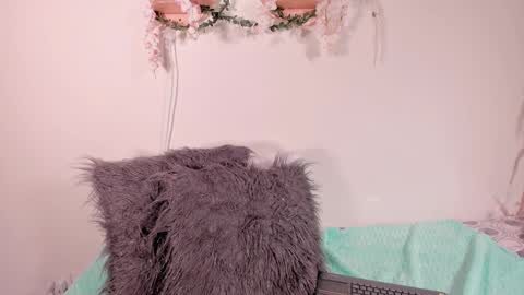 Snapshot of olivia_morrys chatting on December 6, 2024, 9:02 pm Olivia happyness online show from December 6, 2024, 9:02 pm