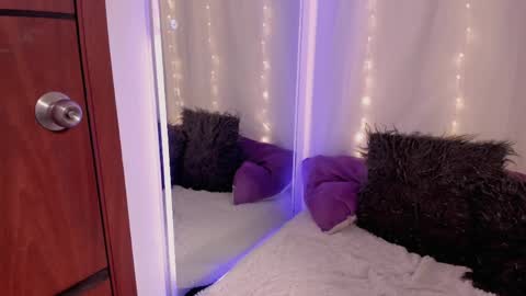 IG Im Oliviamorrys X OliviaMorrys online show from April 8, 2026, 10:32 pm