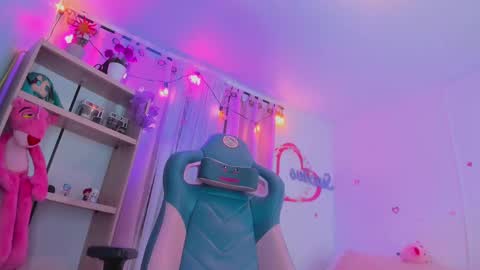 olivia_pretty_ online show from February 7, 2025, 1:15 am