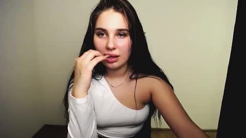 Olivia online show from November 26, 2025, 9:27 pm