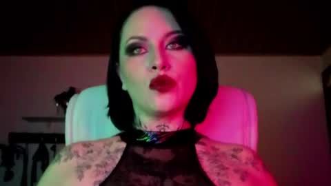   online show from October 3, 2025, 3:14 am