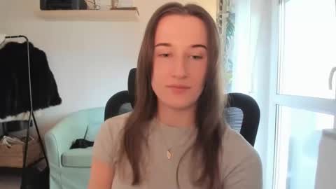 Oliwiaa2004 online show from April 14, 2026, 12:44 pm