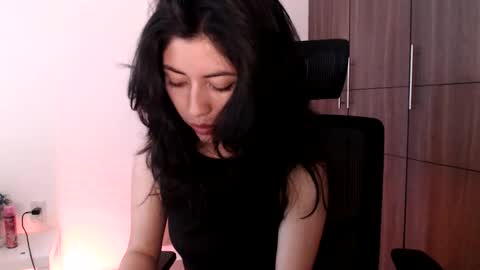 Snapshot of oliviaaa__ chatting on January 11, 2025, 6:33 pm oliviaaa__ online show from January 11, 2025, 6:33 pm