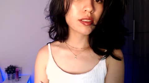 Snapshot of oliviaaa__ chatting on February 18, 2025, 9:42 pm oliviaaa__ online show from February 18, 2025, 9:42 pm