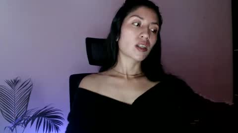 oliviaaa__ online show from April 10, 2026, 4:33 pm