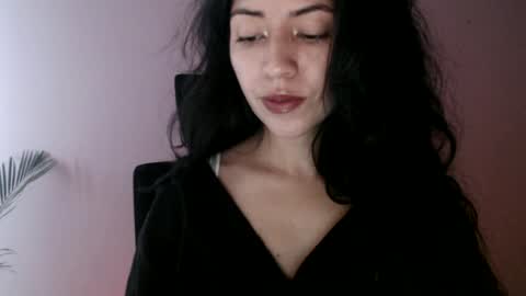 oliviaaa__ online show from July 27, 2026, 4:25 pm
