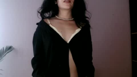 oliviaaa__ online show from August 6, 2026, 6:10 pm