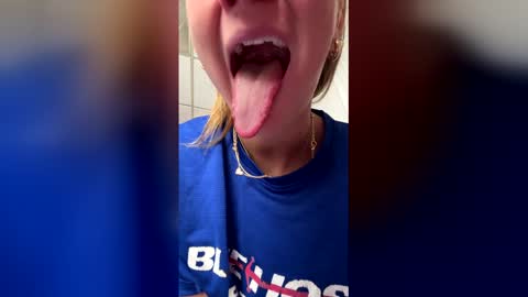 oliviaaraee online show from January 10, 2026, 5:26 pm