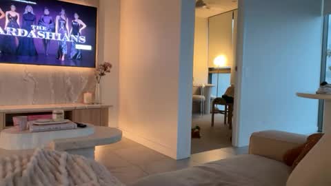 Snapshot of oliviabrookess chatting on November 9, 2025, 7:50 am Olivia Brookes online show from November 9, 2025, 7:50 am