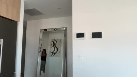 Olivia Brookes online show from December 4, 2025, 2:10 am