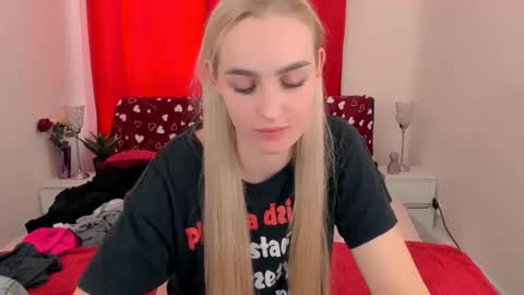 Snapshot of oliviahappy chatting on December 2, 2024, 12:51 pm oliviaBeauty online show from December 2, 2024, 12:51 pm