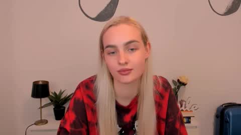 Snapshot of oliviahappy chatting on October 3, 2025, 8:39 pm oliviaBeauty online show from October 3, 2025, 8:39 pm